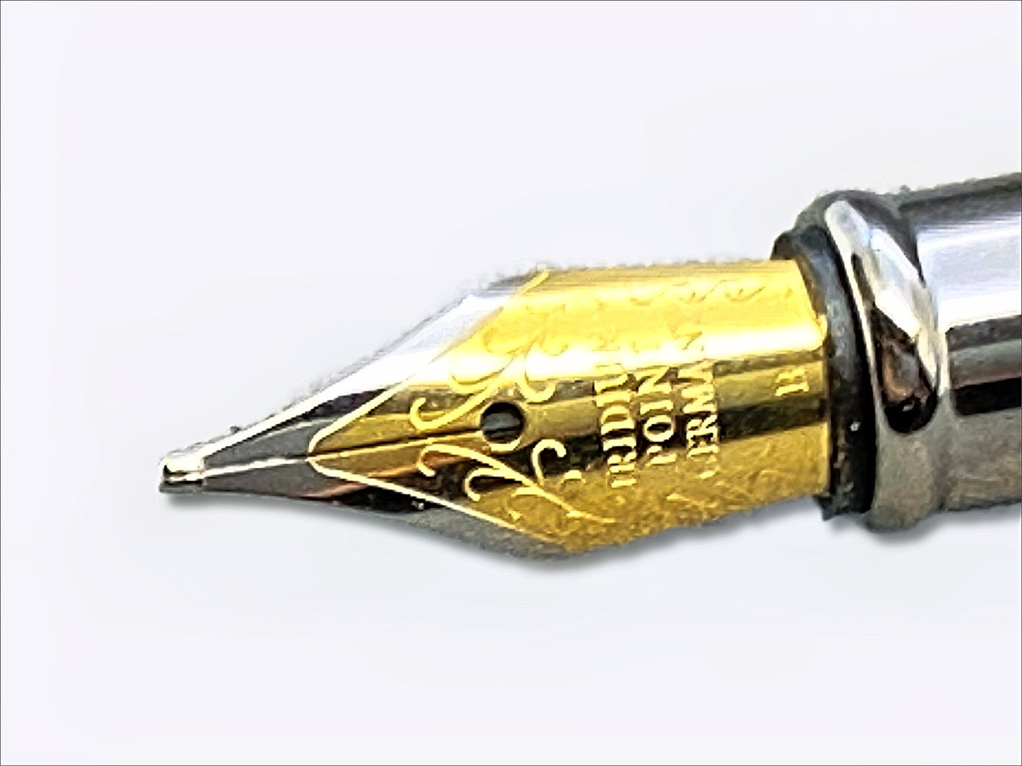 Broadwell Nouveau Sceptre Fountain Pen in Gunmetal, Gold, Pine Cones, Resin