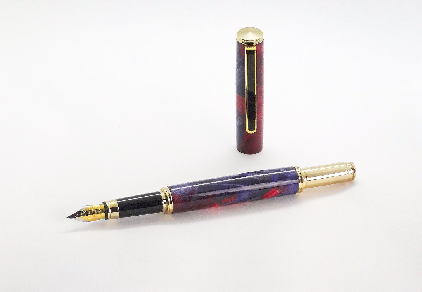 Traditional Fountain Pen in 24 Kt Gold and Dyed Boxelder Burl